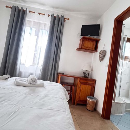 chambre-double-sans-balcon-hotel-la-bastide-st-clair-10-1.jpg