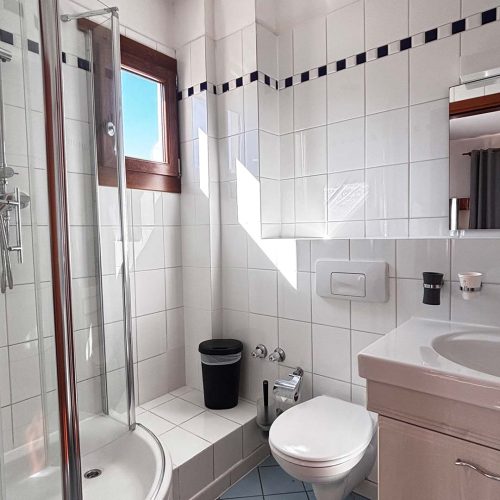 chambre-double-sans-balcon-hotel-la-bastide-st-clair-11-1.jpg