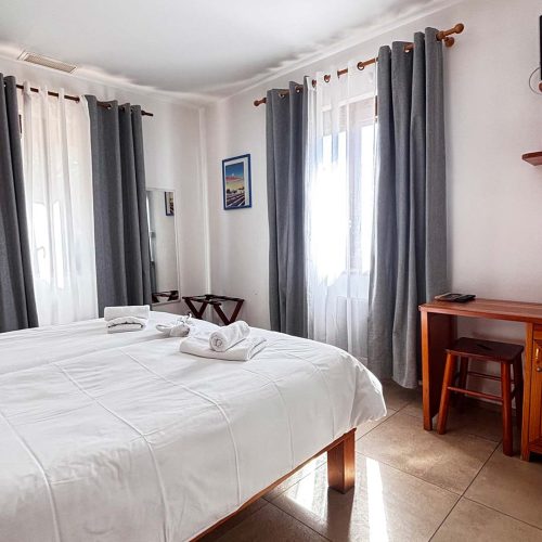 chambre-double-sans-balcon-hotel-la-bastide-st-clair-9-1-1.jpg