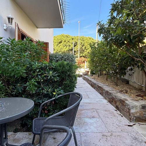 chambre-triple-terrasse-hotel-la-bastide-st-clair-5-1.jpg
