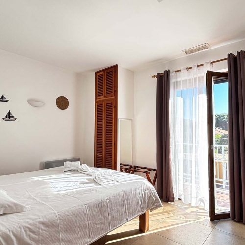 hotel-la-bastide-chambre-double-balcon-cote-mer-1-1.jpg