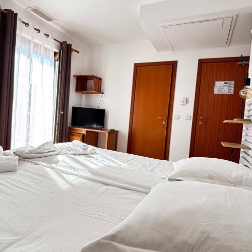 hotel-la-bastide-chambre-double-balcon-cote-mer-2-1.jpg